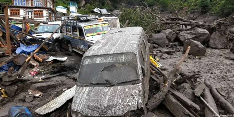 Үндістанда көшкін салдарынан 17 адам мерт болды
