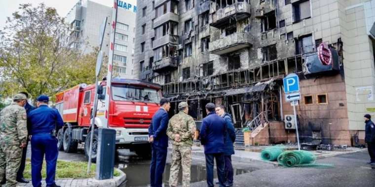 Астанада дәмхана өртеніп, 8 пәтер зардап шекті