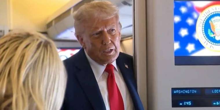 Трамп өзін сынайтын телеарналардың лицензиясын қайтарып алуды ұсынды