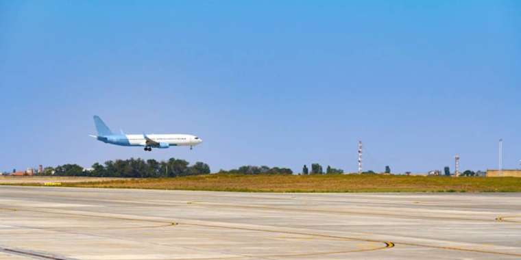 Кибершабуыл салдарынан бірнеше әуежайда ақау шықты