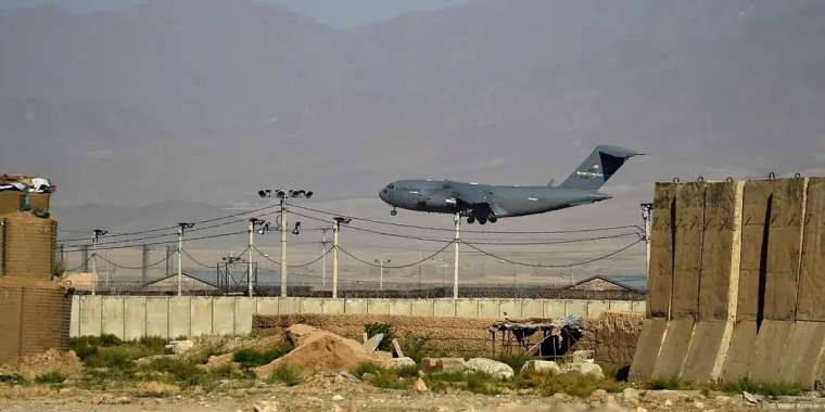 "Қайтармаса – жаман бірдеңелер болады". Президент тағы да даулы мәлімдеме жасады