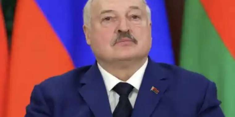 Лукашенко Зеленскиймен соғысты тоқтату мәселесін талқылауға дайын