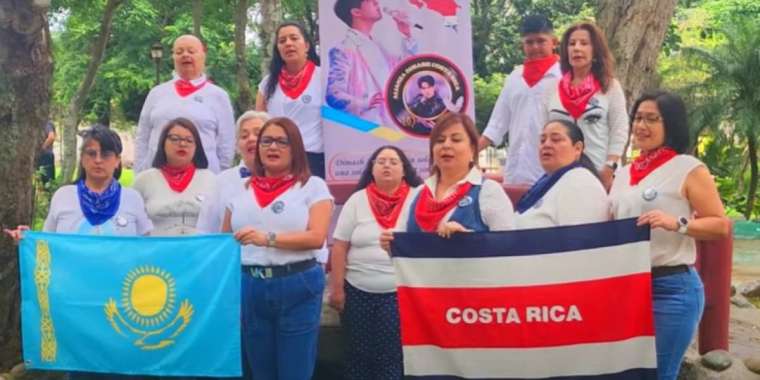 Латынамерикалық жанкүйерлер Димаштың әнін қазақша шырқады