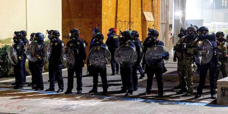 Орегон штатының билігі Трамптан әскер орналастырмауды талап етті