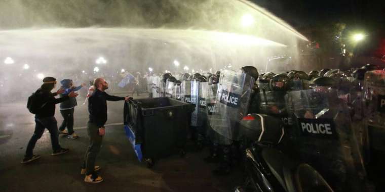 Тбилисиде жаппай наразылық тәртіпсіздікке ұласты