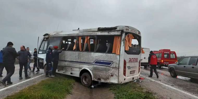 Мектеп автобусымен болған апаттан екі адам қаза тапты