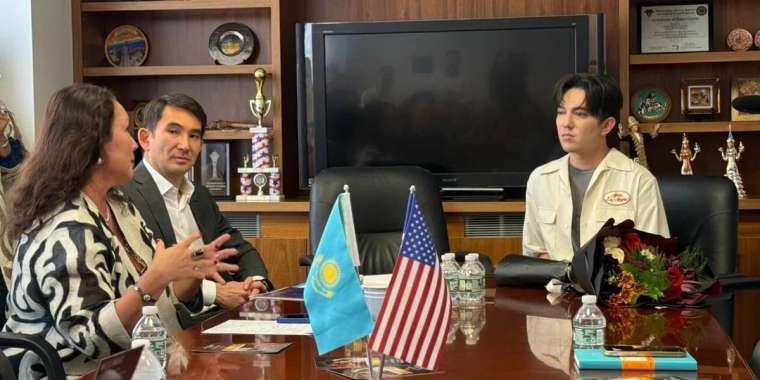 Димаш АҚШ-та қазақ мәдениетін дәріптейтін ұйымдармен кездесті