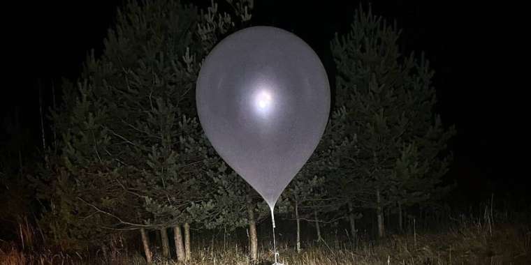 Әуе шарымен темекі тасығандар ұсталды