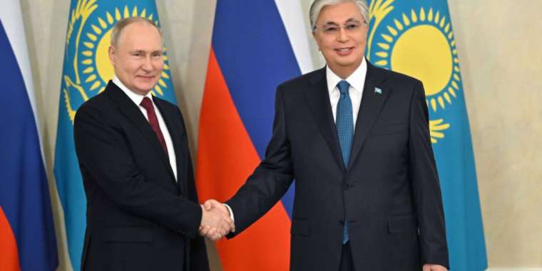 Қасым-Жомарт Тоқаев Владимир Путинді туған күнімен құттықтады