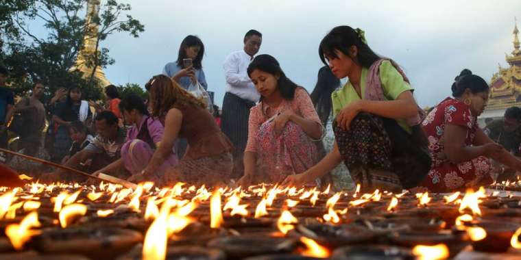 Мьянмада бомба жарылып, 40 адам қаза тапты
