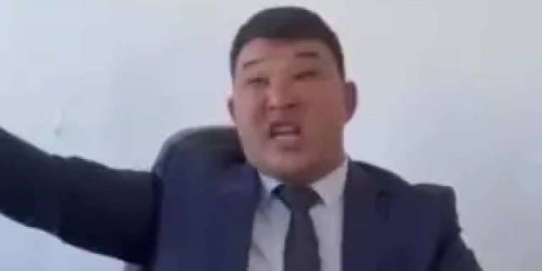 Тұрғындарды боқтаған әкім жазаланды