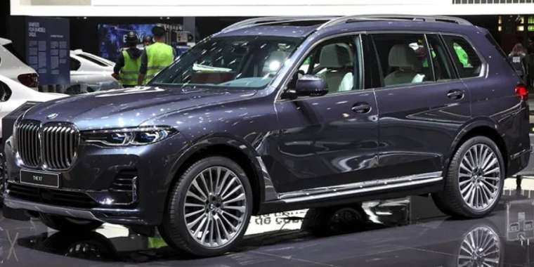 Астаналық жігіт автосалондағы көлікті айдап әкеткен