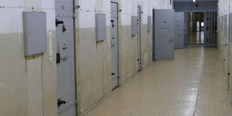 Ақтөбе облысында оқушыны зорлады деген күдікпен 60 жастағы ер адам ұсталды