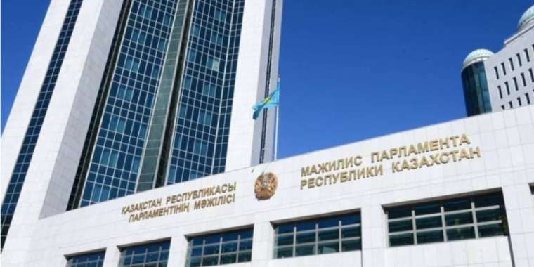 Берденовтің бұрынғы көмекшісі Үкіметтің Парламентті керек етпейтінін айтты