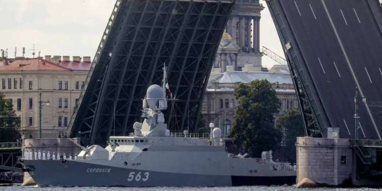 Санкт-Петербургте көше әншісі Наоко 13 тәулікке қамалды