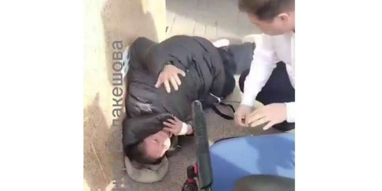 Астанада мүгедектер арбасындағы әйел биіктіктен құлап кетті