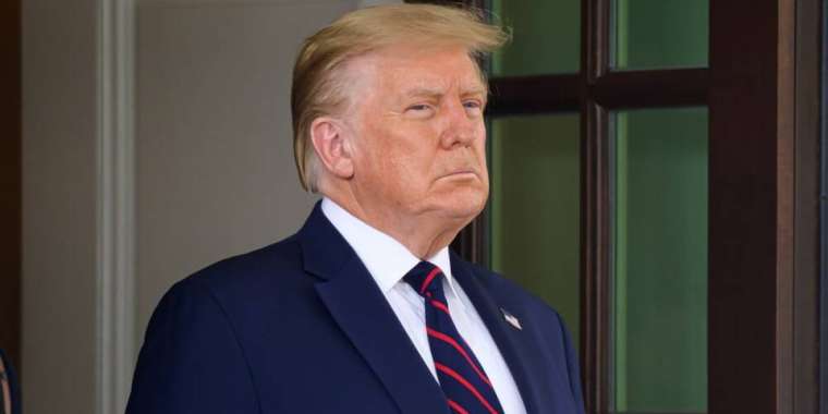 Отырып алып тарихты тарқатты. Трамп ақыры дауыс көтерді.