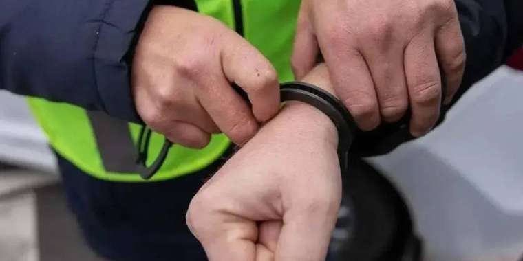 Банк картасын басқа біреуге берген жасөспірім сотталуы мүмкін