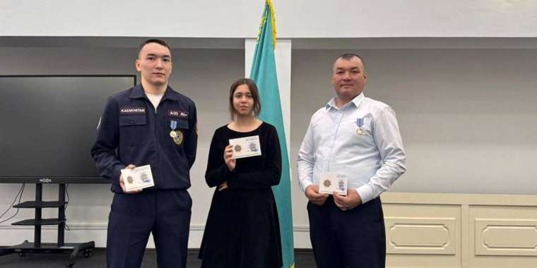 Ақмола облысында өрт кезінде ерлік көрсеткен тұрғындарға медаль табысталды