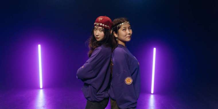 Алып қашу, сталкингке қарсы заңдар: Жаңа адамдар Республика күніне орай клип ұсынды