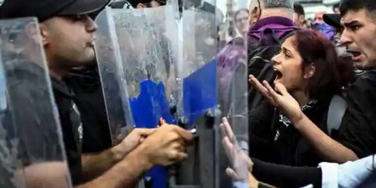 Түркияда оппозициялық телеарнаның бас редакторы қамауға алынды