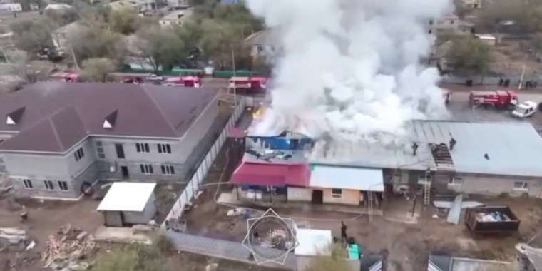 БҚО-да дәмхана мен дүкен шатыры өртенді