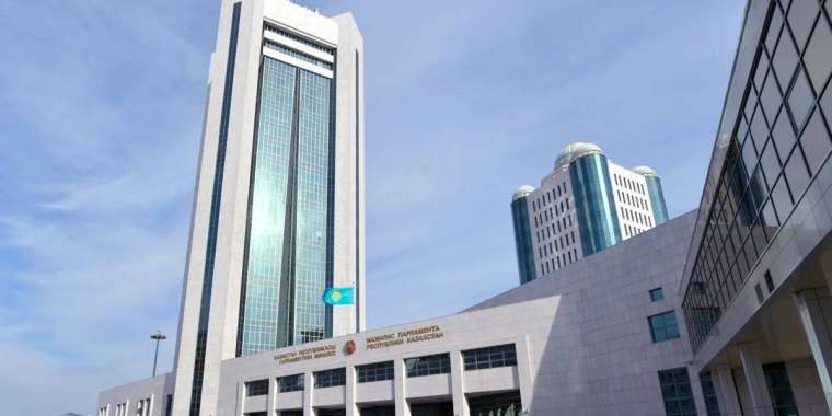 Парламент жасанды интеллект туралы заң қабылдады