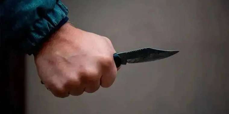 Мас күйдегі адам көршісіне пышақ сұғып алды