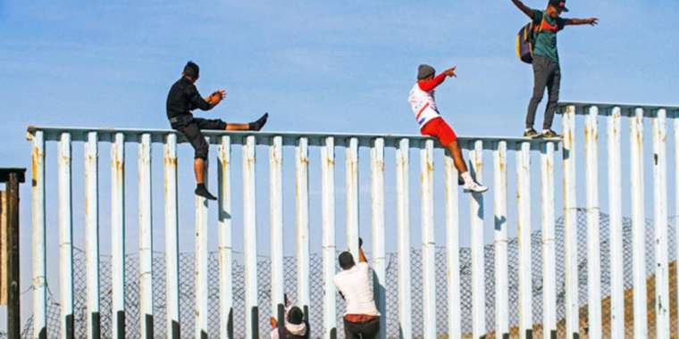 АҚШ босқындарды қабылдау шегін 125 мыңнан 7,5 мыңға дейін қысқартты