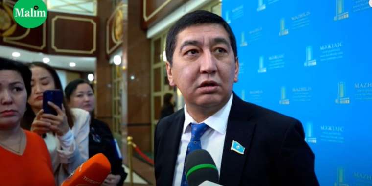 Үш мың заңның үшеуі ғана қазақ тілінде жазылған