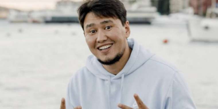 Тұрсынбектің әйелінің сұхбатынан кейін Жахан Отарғалиев ажырасып кеткеніне қуанатынын айтты