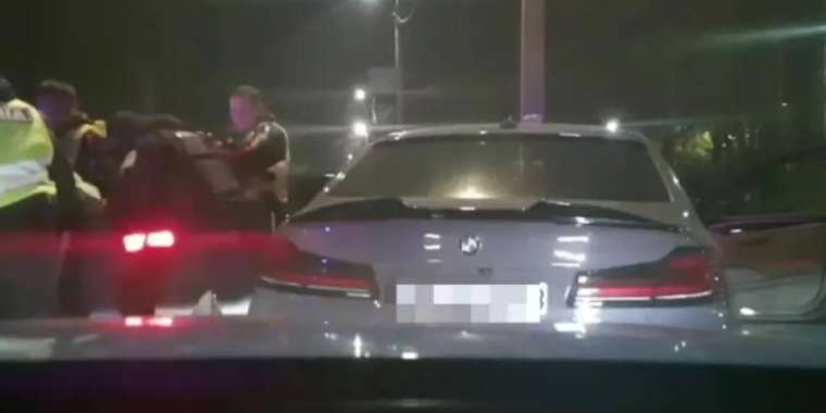 Таразда мас жүргізуші поицейлерден қашты (ВИДЕО)