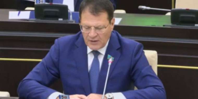 Сенатор Андрей Лукин әскердегі әлімжетікке алаңдаушылық білдірді