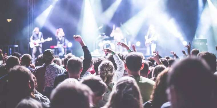 Шұғыл хабар! Енді әртістерге фонограммамен ән айтуға тыйым салынады