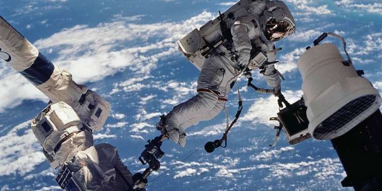 Космосқа ұшып кеткен қытайлық ғарышкерлер енді Жерге қайта алмай отыр