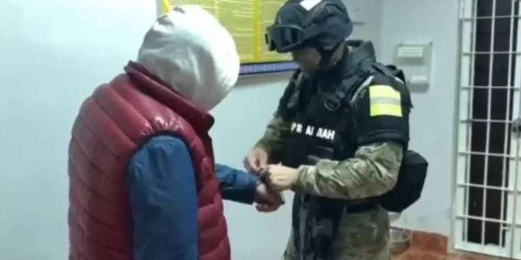 Шымкентте ақша бопсалады деген күдікпен блогер-журналист ұсталды