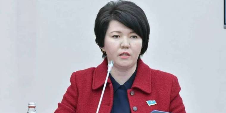 Еліміздің бас педагогы мұғалімдерді әбден қинаған жұмысқа нүкте қойды