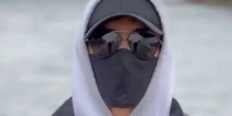 "Маскадағы адамның" кім екені белгілі болды? (ФОТО)