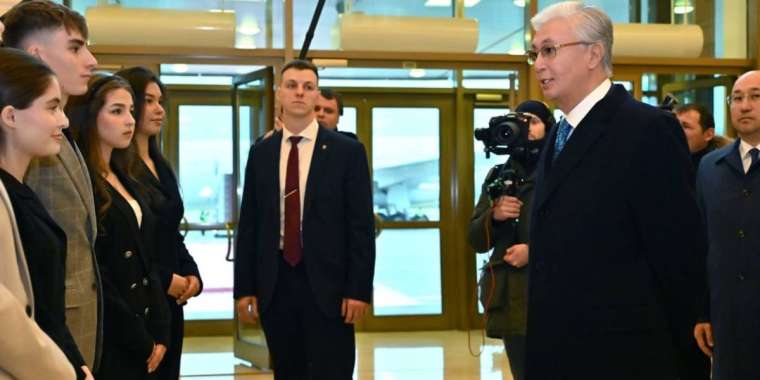 Мәскеулік студенттер Мемлекет басшысымен қазақша сөйлесті