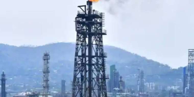 Үндістан сатып алатын ресейлік мұнайдың көлемін азайтты