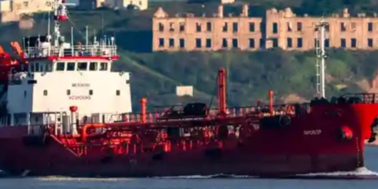 Мұхиттарда тұрған танкерлерде 1 млрд баррель мұнай жиналып қалды