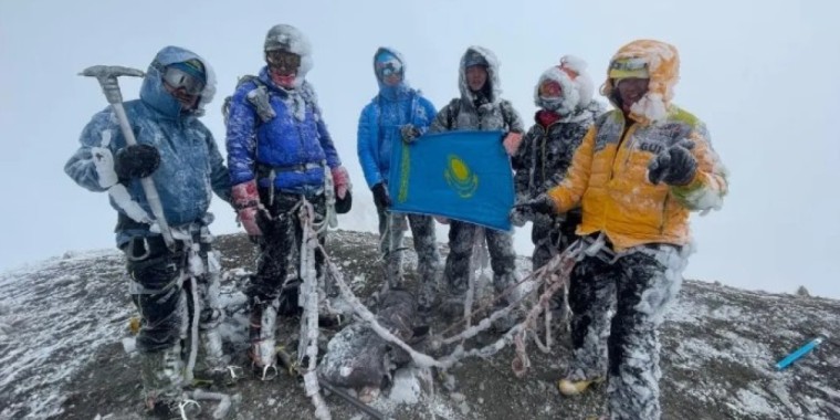 Ғалымжан Құспанов жеті жанартауды бағындырған альпинистер қатарына енді