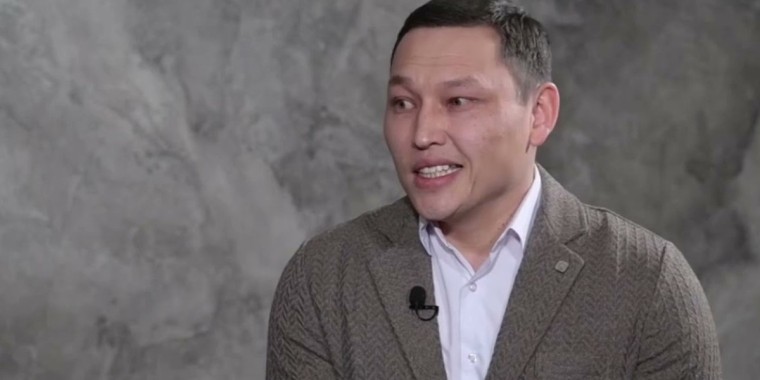 Белсенді Санжар Боқаев Алматыдағы "Студенттер сарайын" жөндеуді вандализмге теңеді