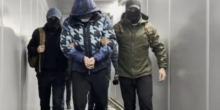 Адам өлтіріп, шетелде 17 жыл жасырынған күдікті елге қайтарылды