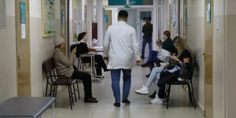 Дәрігерді ұрып-соққан ер адамға шығарылған үкім өзгеріссіз қалды