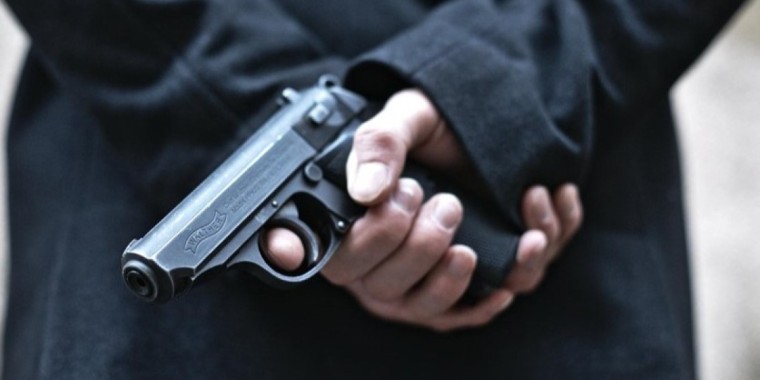 Пистолет ұстаған қаңғыбас алматылықтардың зәресін ұшырды