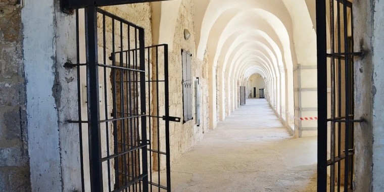 «Раксың» деп алдап, палестиналық азаматқа 23 жыл бойы химиотерапия беріп келген