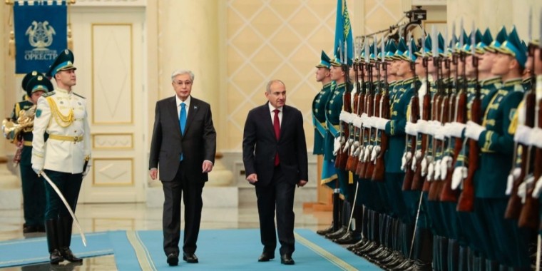 Қасым-Жомарт Тоқаев Армения Премьер-министрін Ақордада қарсы алды