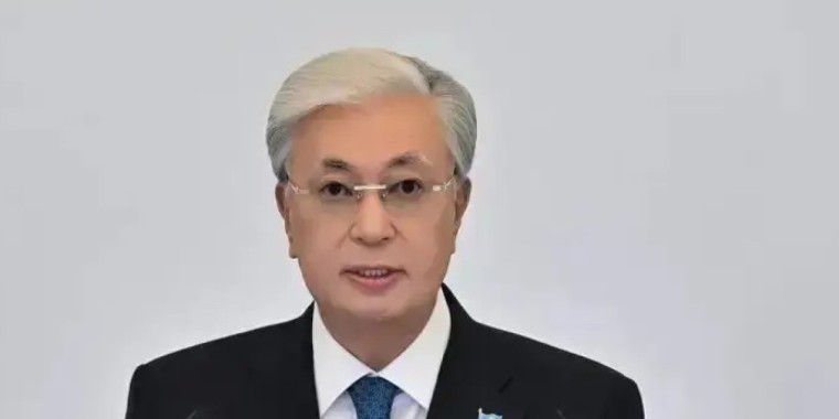 Тоқаев Украинадағы жағдайды реттеу жөнінде Трамптың ұсынысын қолдады