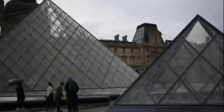 Луврды тонаған тағы төрт күдікті ұсталды